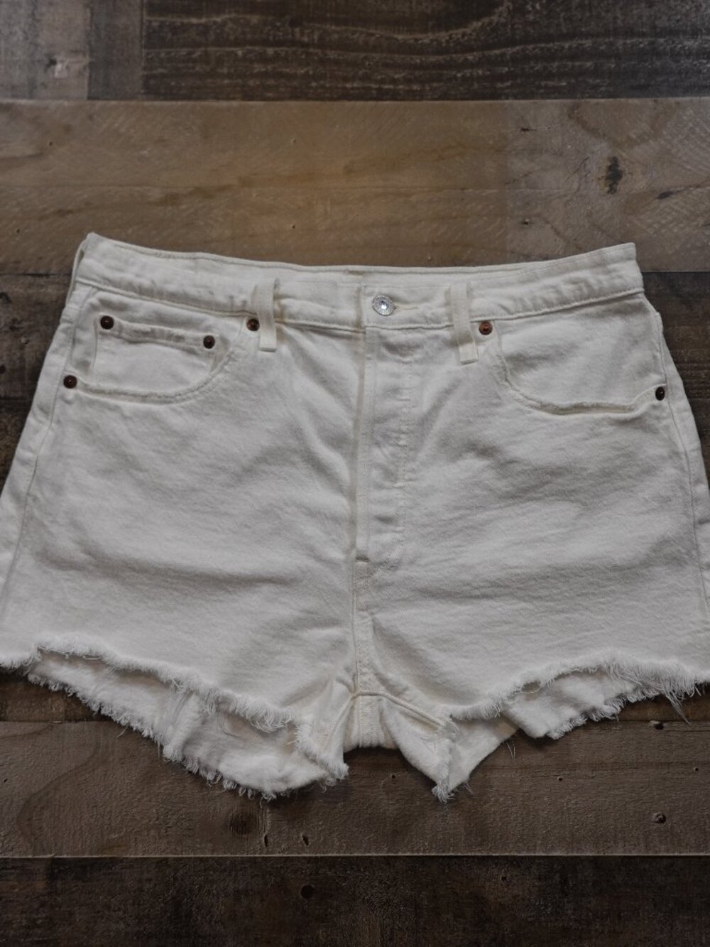 Levi’s 501 Original Cutoff Shorts Women’s 32 White 2.5” Inseam Button Fly